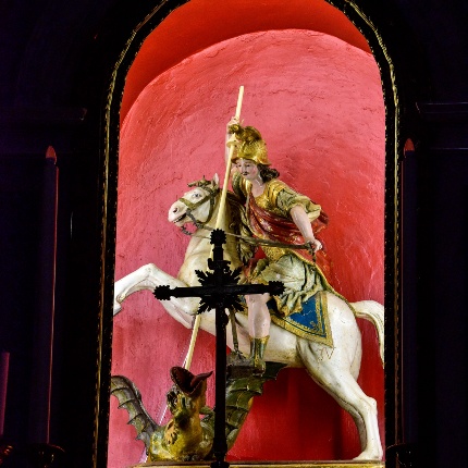 Statue of Saint George on horseback in the presbytery (photoIvo Piras)