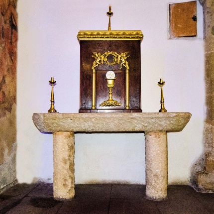 Small stone altar, of the simplest manufacture, dating back to the 12th-century basilica. (photoAngelo Marras)