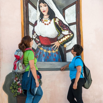 Portrait of a young woman in traditional clothes (photoIvo Piras)