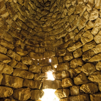 The room of the central tower features a tholos vault. (photoIvo Piras)