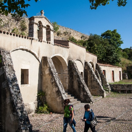 Santuario rupestre di San Lussorio situato in una cavità naturale adattata al culto (foto Ivo Piras)