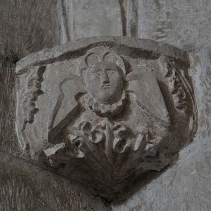 Decorated capital at the base of a corner pilaster of the presbytery (photoIvo Piras)