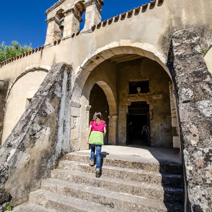 Romana, rock sanctuary of San Lussorio. The staircase leading to the church. (photoGiuseppe Lonis)