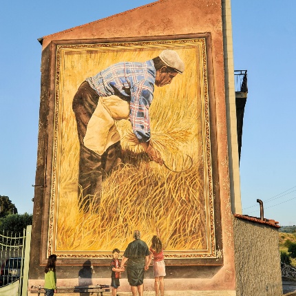 Murale. Il mietitore di Pina Monne (foto Ivo Piras)