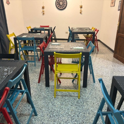 Locale interno (foto Facebook, Baffo Rosso)