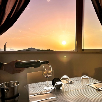 Locale esterno (foto Facebook, Luna Nuova)