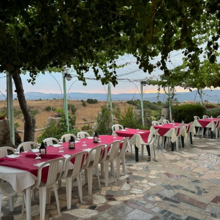 Pizzeria esterno (foto Facebook, La Roccia Pizzeria Domus)