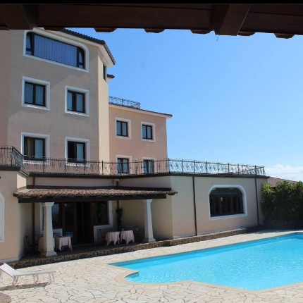 Piscina Esterna (foto Booking, Le Tre Rose)