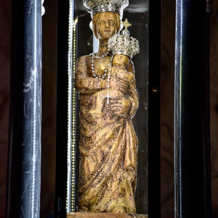 Antico simulacro della Vergine nell’altare maggiore (foto Ivo Piras)