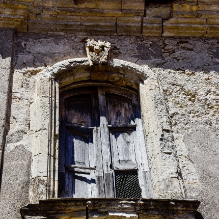 Particolare architettonico di una abitazione del centro storico (foto Ivo Piras)