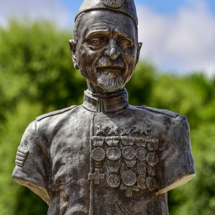 Busto in onore del Generale Musinu (foto Ivo Piras)