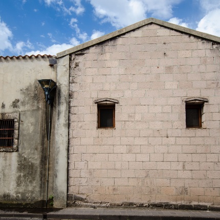 Abside con due finestrelle rettangolari (foto Angelo Marras)