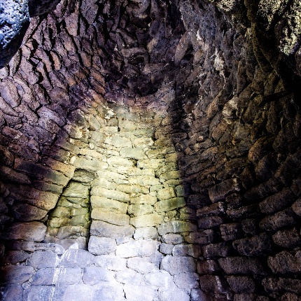 First floor room with a niche and tholos roofing (photoGiuseppe Lonis)