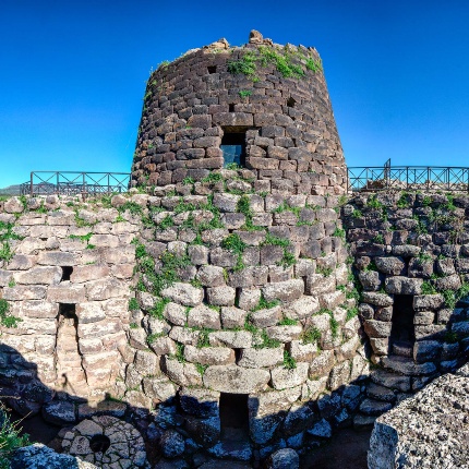 Torralba, Nuraghe Santu Antine. View of the courtyard and the central tower. (photoGiuseppe Lonis)