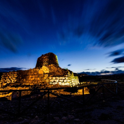 Night view of the nuraghe (photoGiuseppe Lonis)