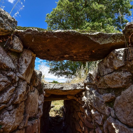 The corridor of the wall with flat band covering (photoIvo Piras)