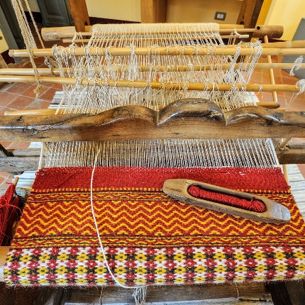 Telaio per la tessitura dei tappeti (foto Ivo Piras)