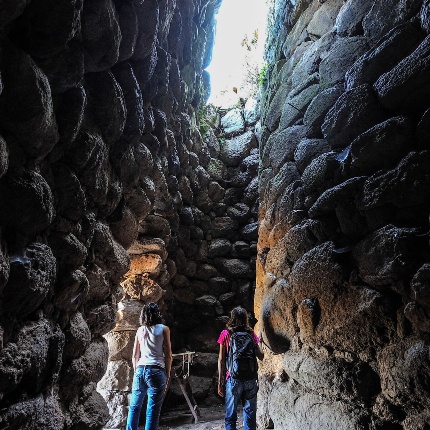 Ambiente coperto a sviluppo trasversale rispetto al mastio (foto Ivo Piras)