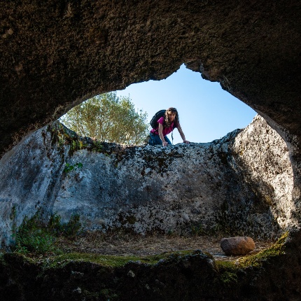 Villanova Monteleone, domus de Janas of Puttu Codinu. Tomb VIII, a chamber with a collapsed ceiling. (photoIvo Piras)