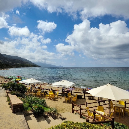 Servizi turistici sulla spiaggia (foto Ivo Piras)